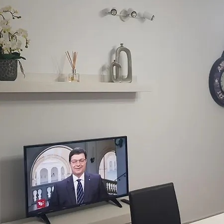 The Q6 Resiendence, Block E 12 Apartamento *